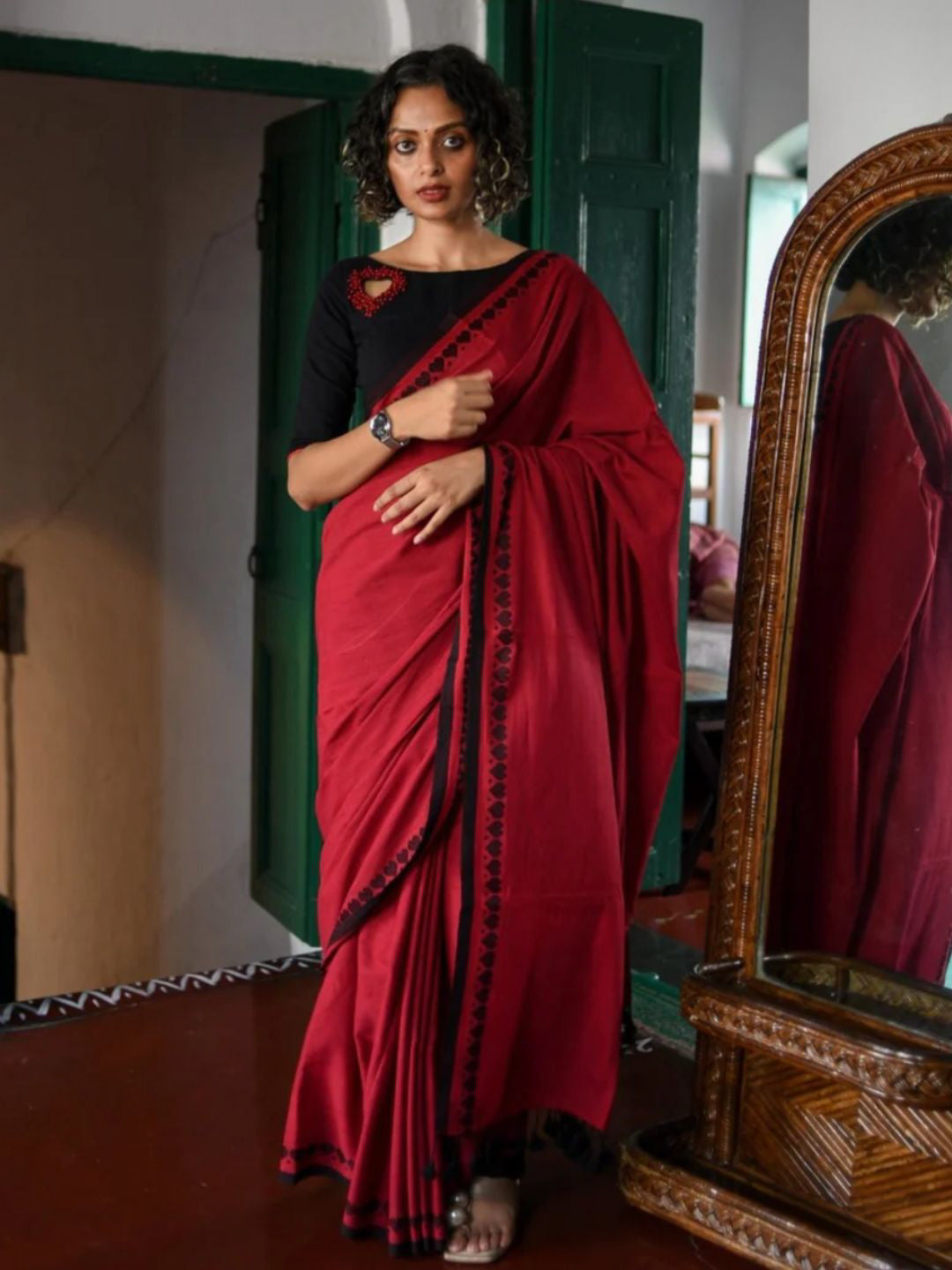 Vizhiyin Idhayam – Red Handloom Cotton Saree with Heart Butis